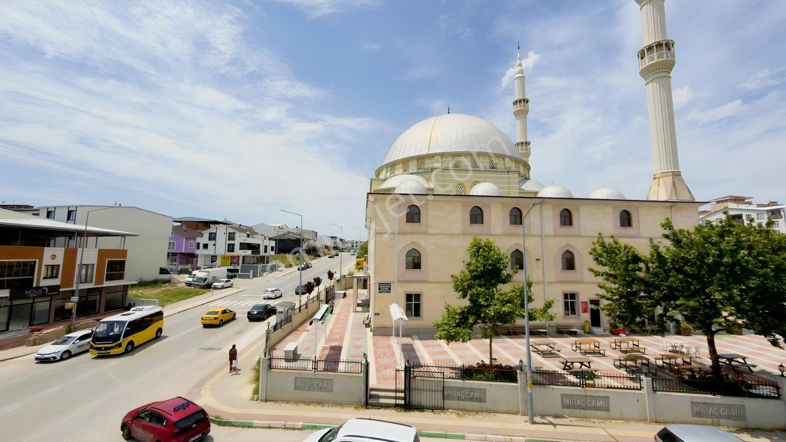 Akram'dan Güneştepe Cadde Üzeri Köşe Bina — fotoğraf 28