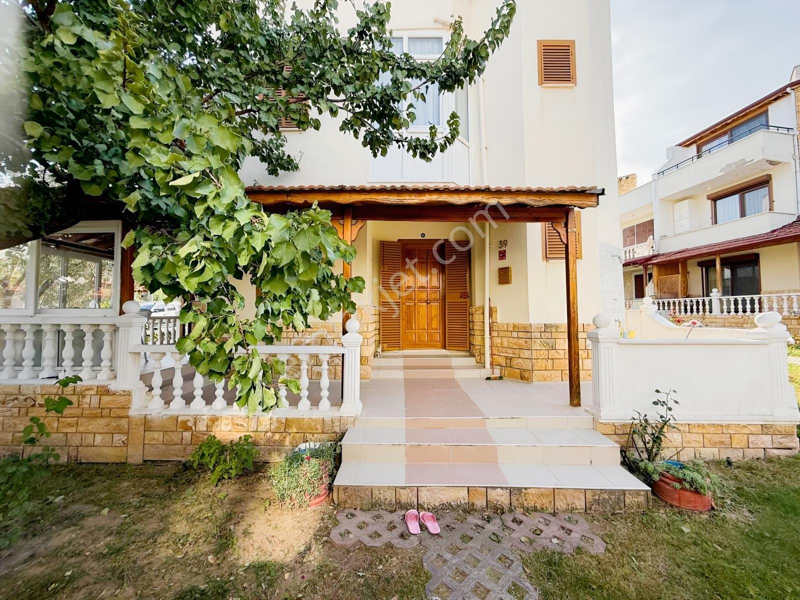 Kurallar Gayrimenkulden Denize Yürüyüş Mesafesinde Villa