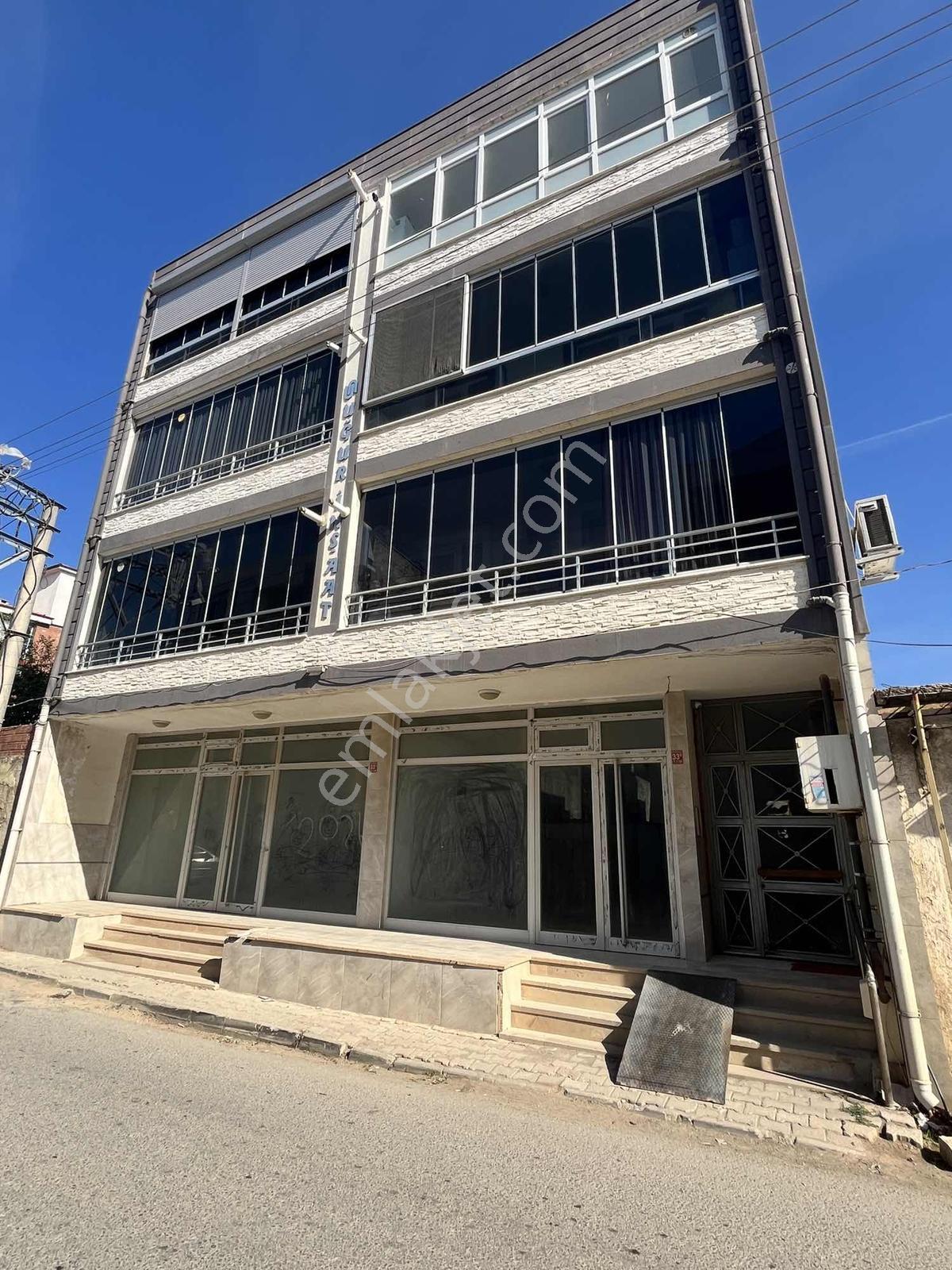 Gömeç'Te Merkezi Konumda Asansörlü Doğalgazlı Satılık 3+1 Daire