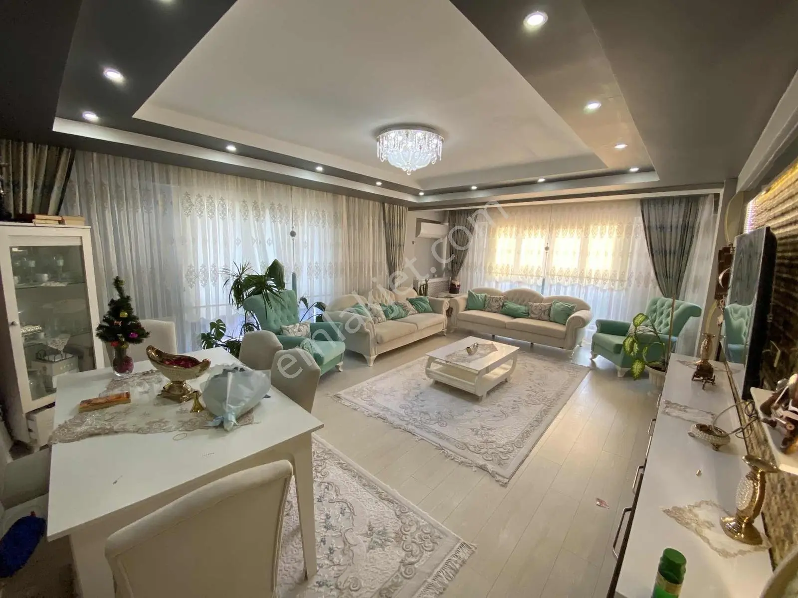 Yalova Adnan Menderes Mah. Satılık 3+1 Net 160 M2 Depolu Daire