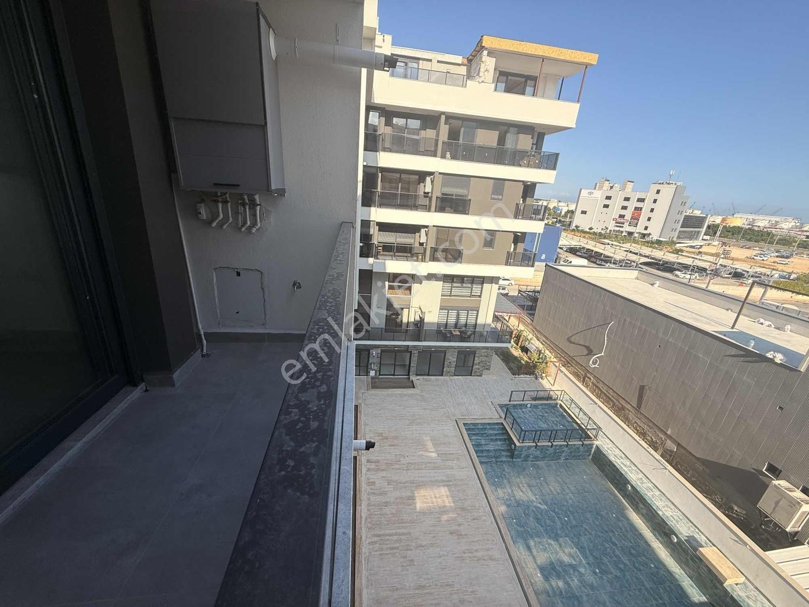 Konyaaltı'nda Sıfır Site İçerisinde Satılık 1+1 Daire — fotoğraf 3