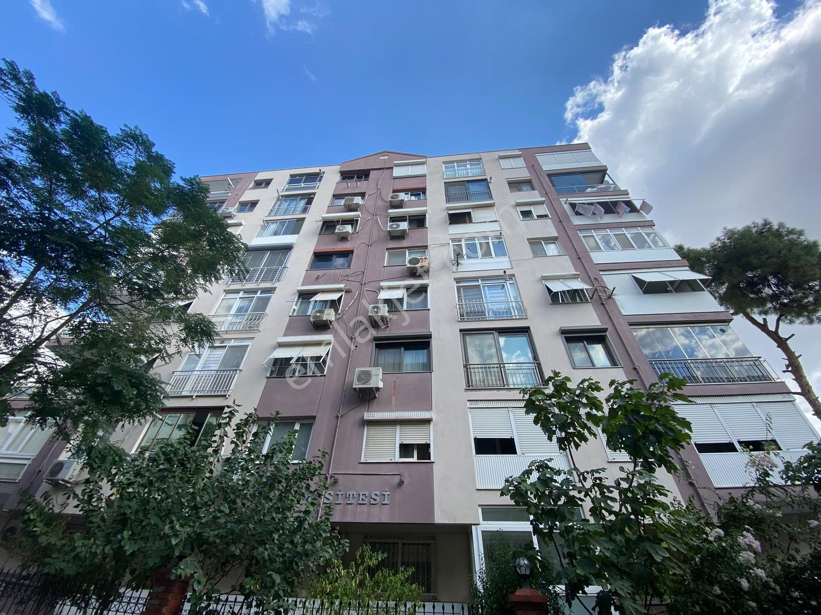 Emek Sitesinde Arakat Asansörlü Otoparklı Kapıcılı Kilerli Daire