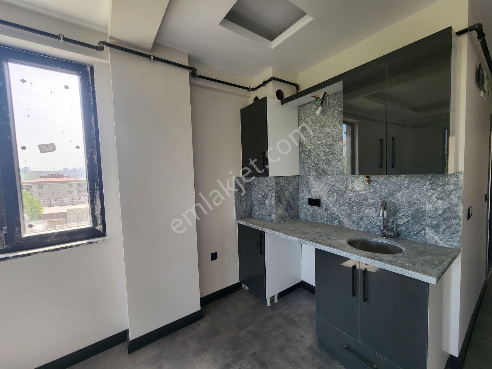 Hem Ofis Hem Yaşam Alanı! Prestijli Konumda 1+1 Daire