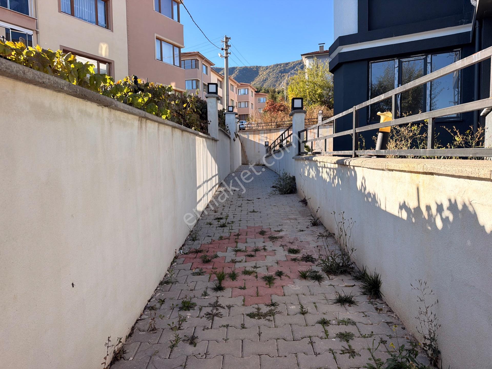 Wisrem Safranboludan Bağlarbaşında İskanlı Satılık 4+1 Daire — fotoğraf 5