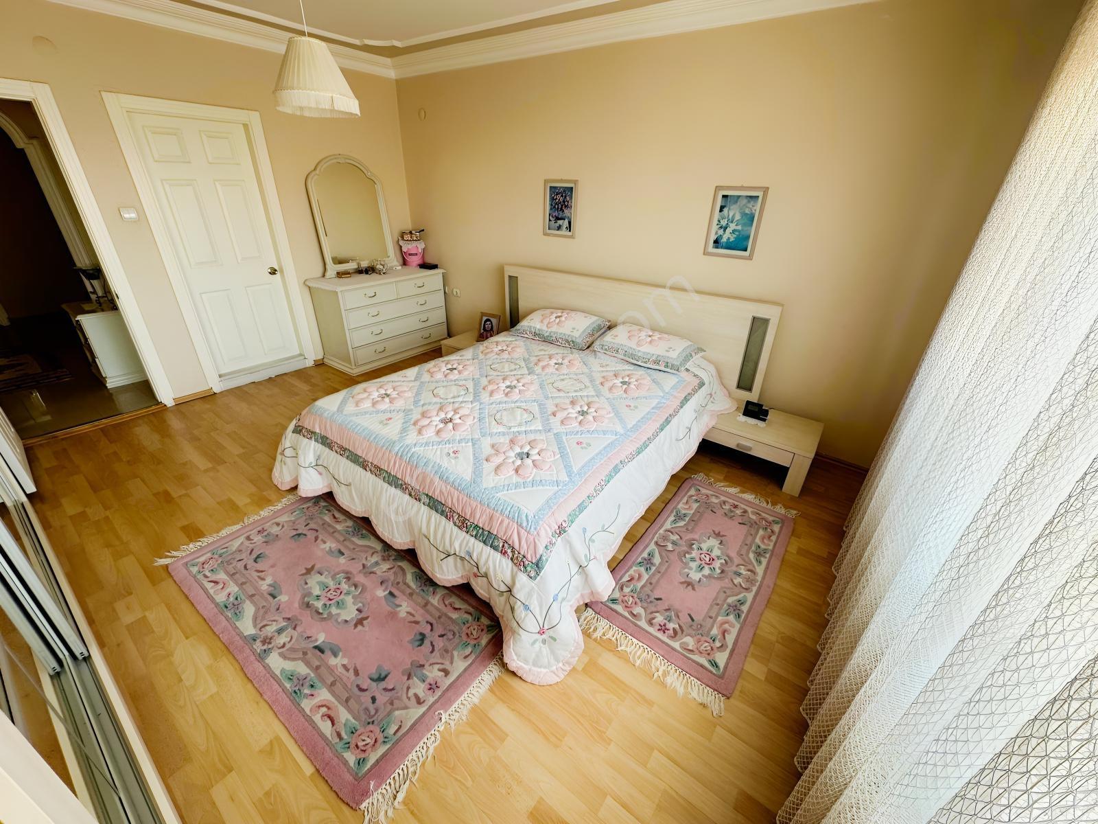Beşevler Kültür'de | Havuzlu Site Özel Bahçeli 5+2 Satılık Villa — fotoğraf 24