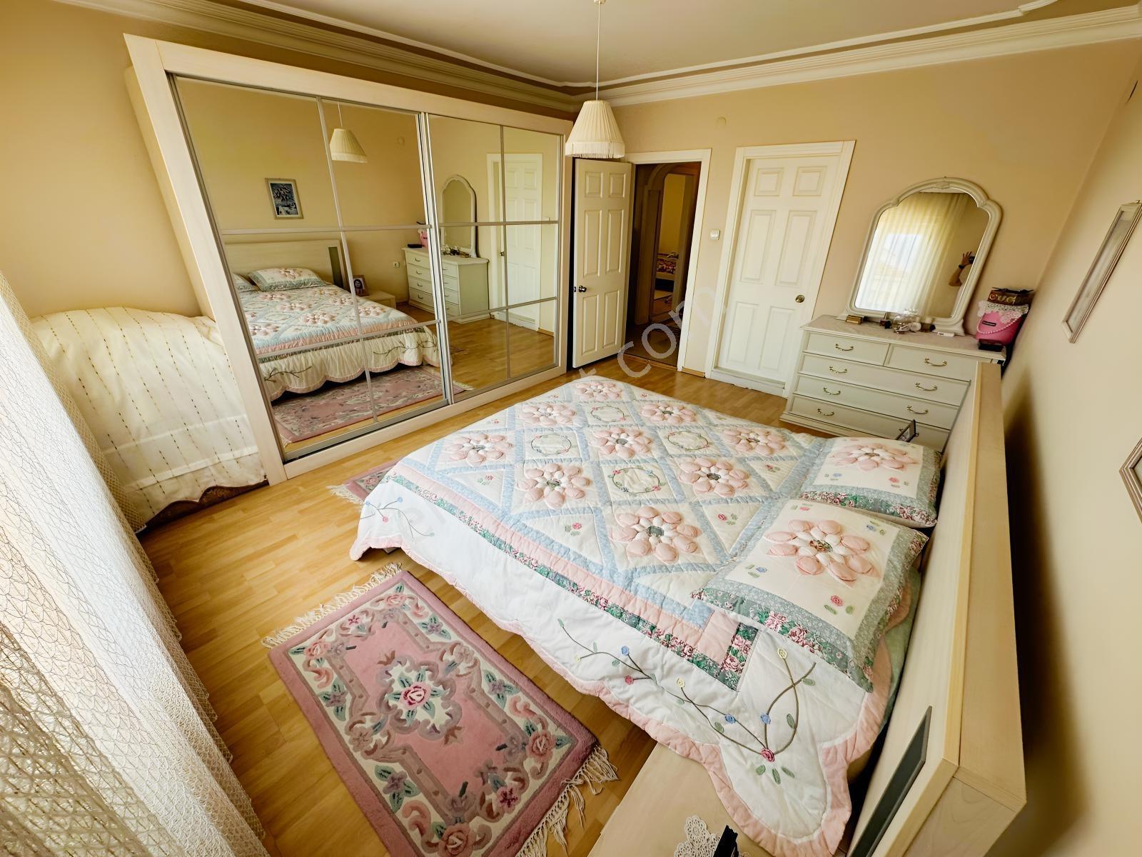 Beşevler Kültür'de | Havuzlu Site Özel Bahçeli 5+2 Satılık Villa — fotoğraf 25