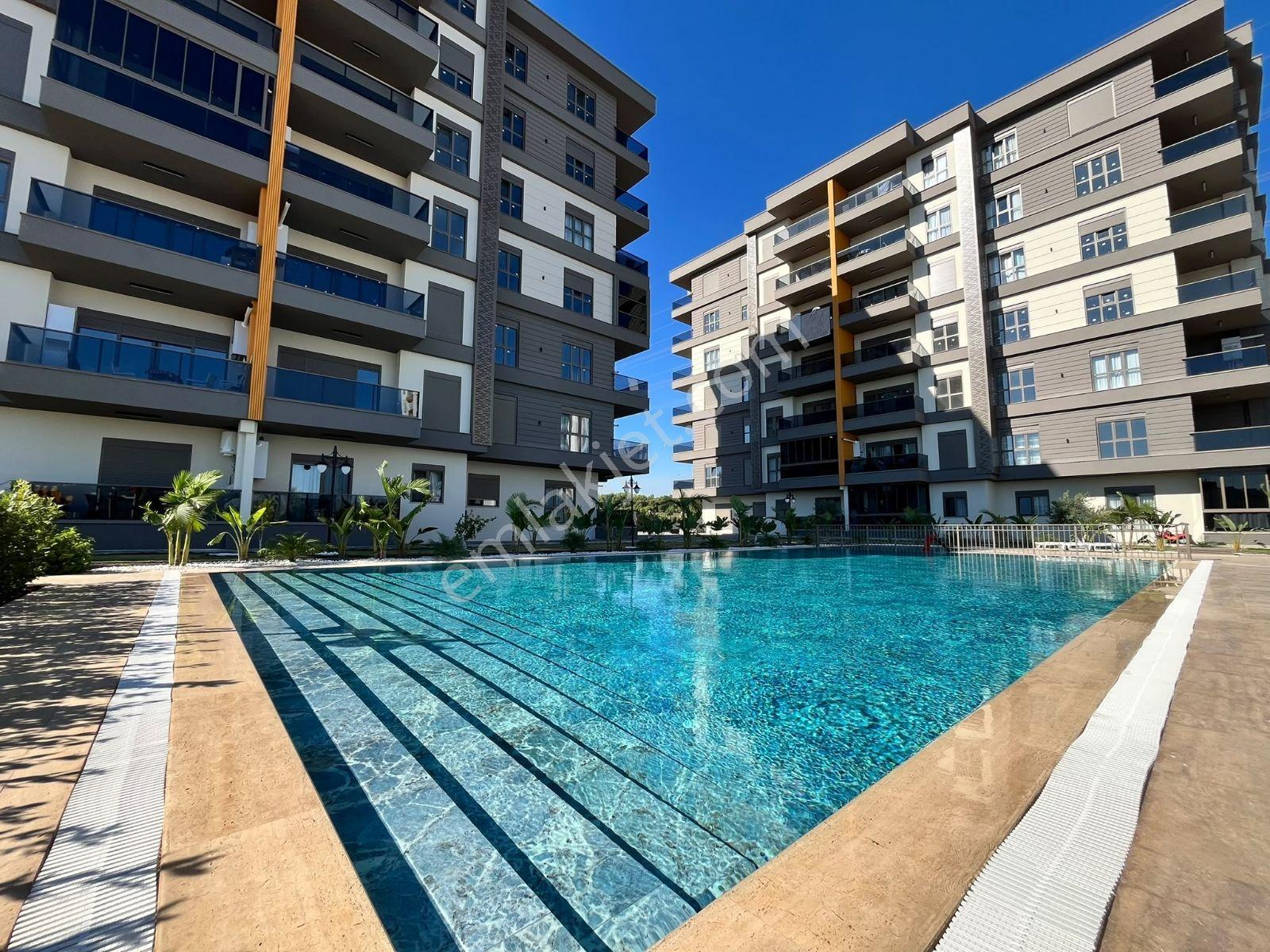 Havuzlu Site'De 2+1 100 M² Ebevyn Banyolu Giyinme Odalı Daire