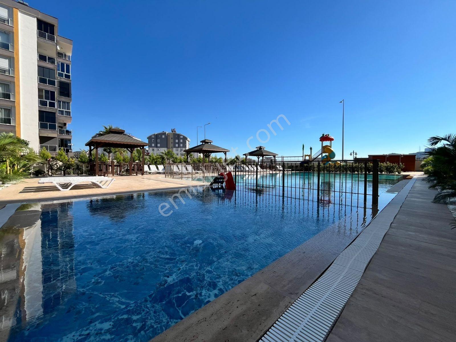 Havuzlu Site'de 2+1 100 M² Ebevyn Banyolu Giyinme Odalı Daire — fotoğraf 2