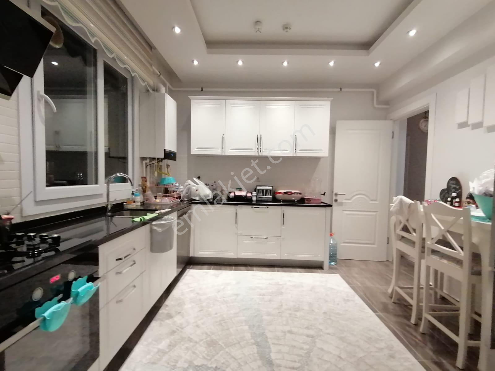 Han Emlak'tan Menderes Mah'de Site İçi Satılık 3+1 Daire — fotoğraf 6
