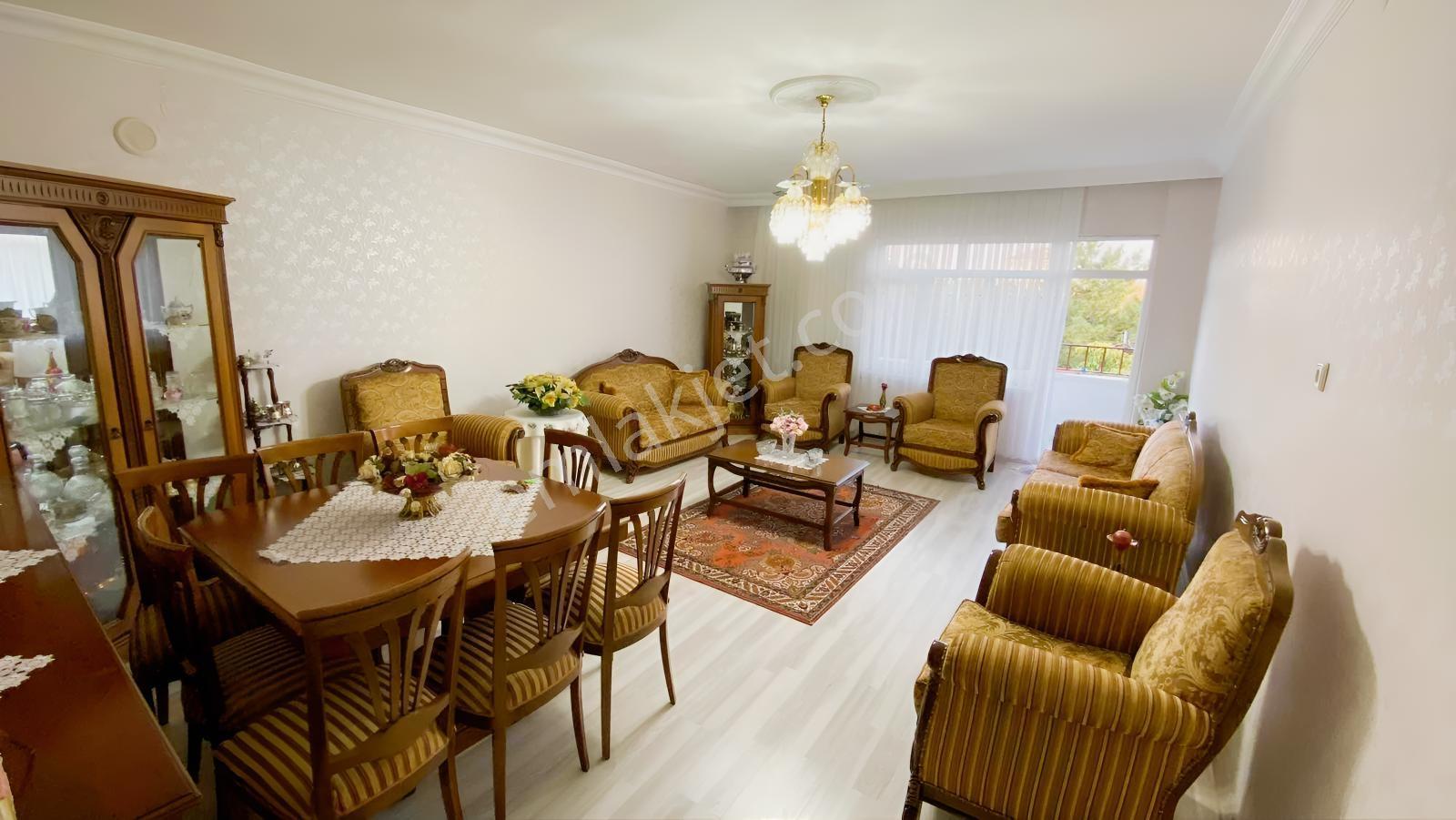 Ümit Emlak|Eski Devlet Hastanesi Altı 3+1 Ara Kat 165M2
