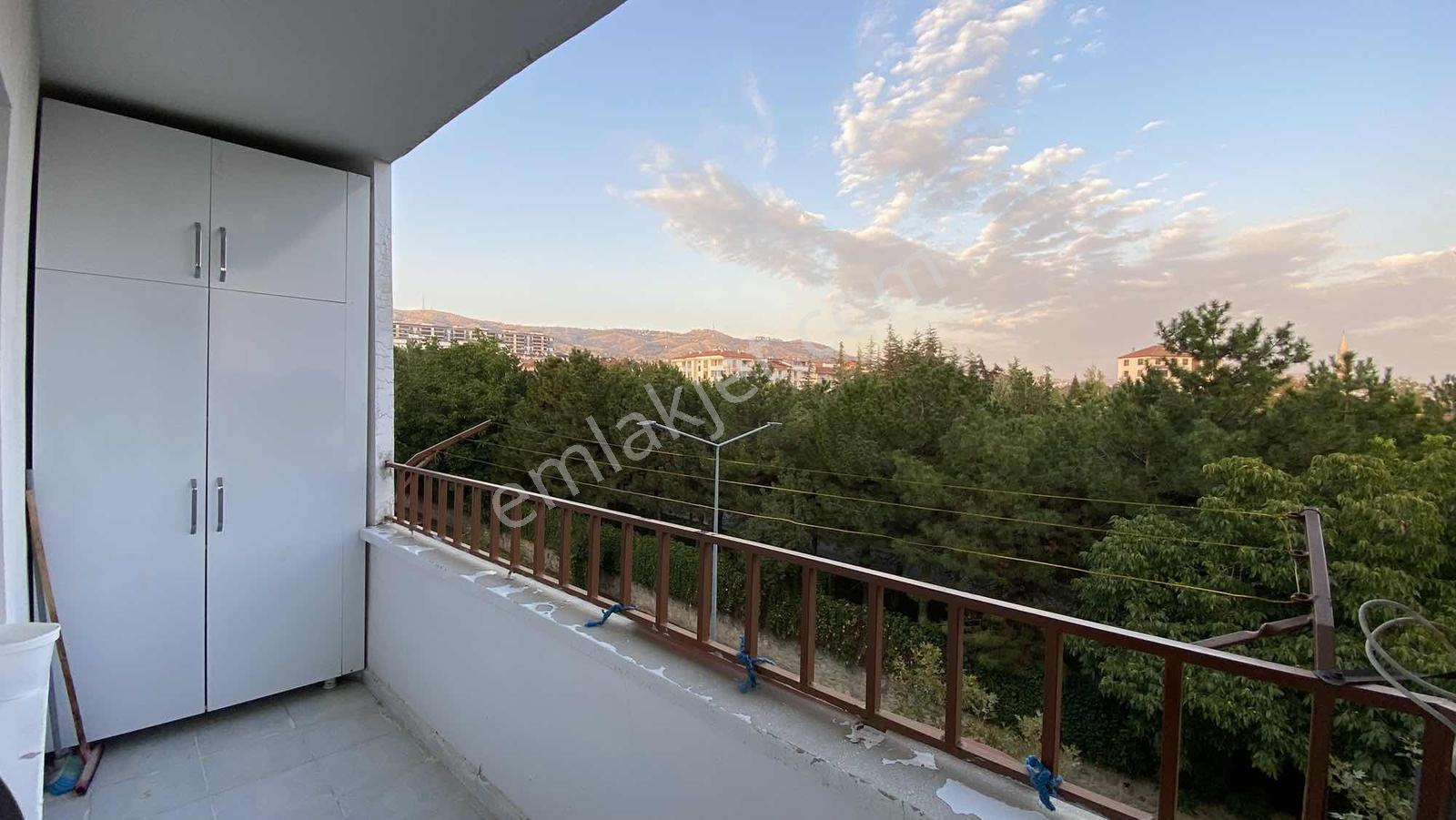 Ümit Emlak|eski Devlet Hastanesi Altı 3+1 Ara Kat 165m2 — fotoğraf 27