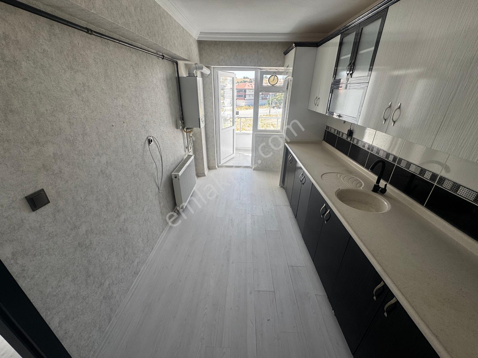 Malazgirt Mah. 3+1 Salon Bağımsız Ara Katta Ön Cephe Daire — fotoğraf 2