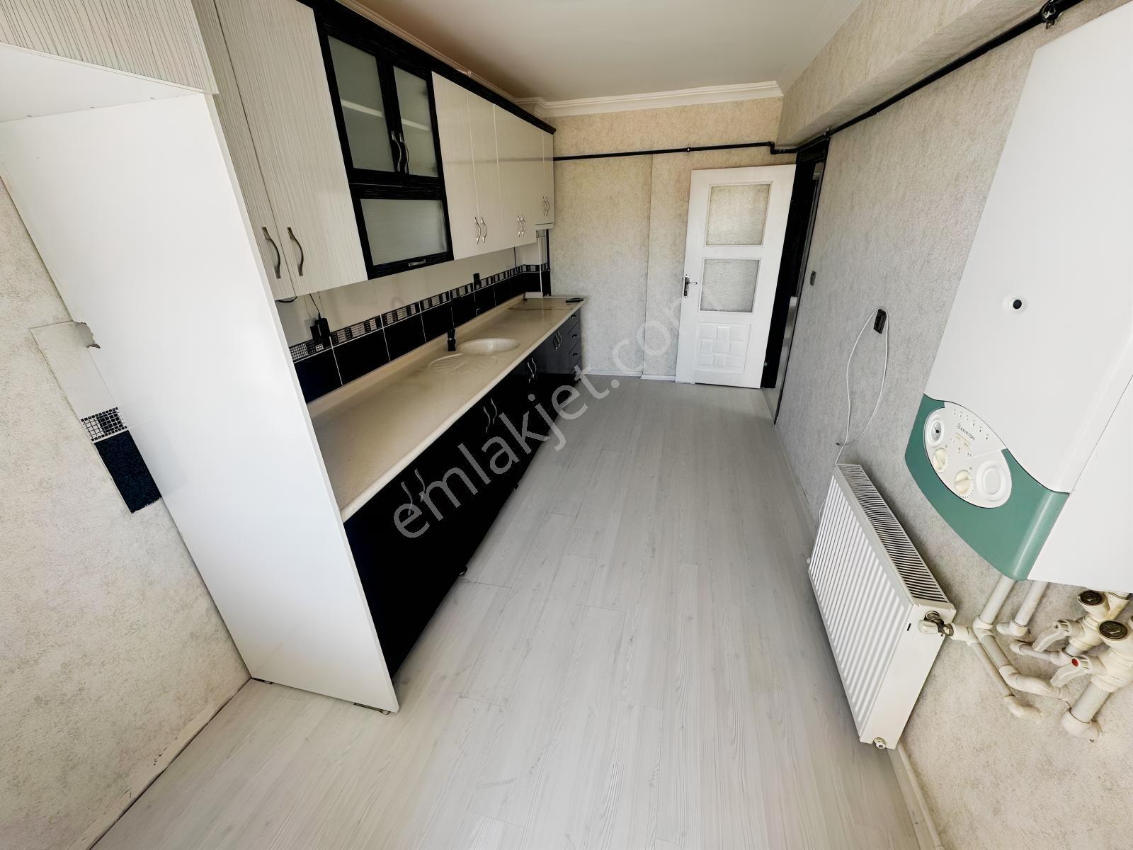 Malazgirt Mah. 3+1 Salon Bağımsız Ara Katta Ön Cephe Daire — fotoğraf 3
