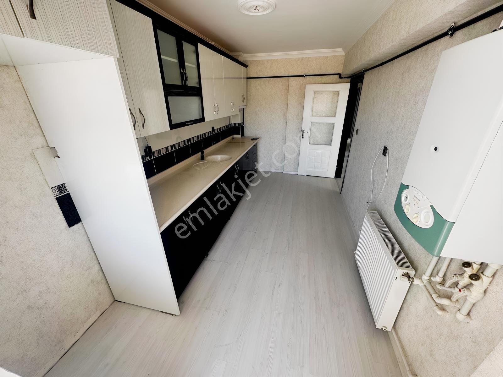 Malazgirt Mah. 3+1 Salon Bağımsız Ara Katta Ön Cephe Daire — fotoğraf 4