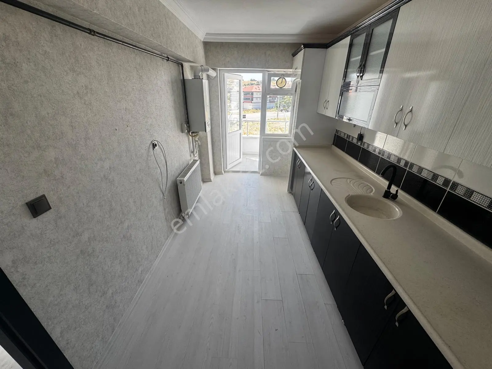 Malazgirt Mah. 3+1 Salon Bağımsız Ara Katta Ön Cephe Daire — fotoğraf 22