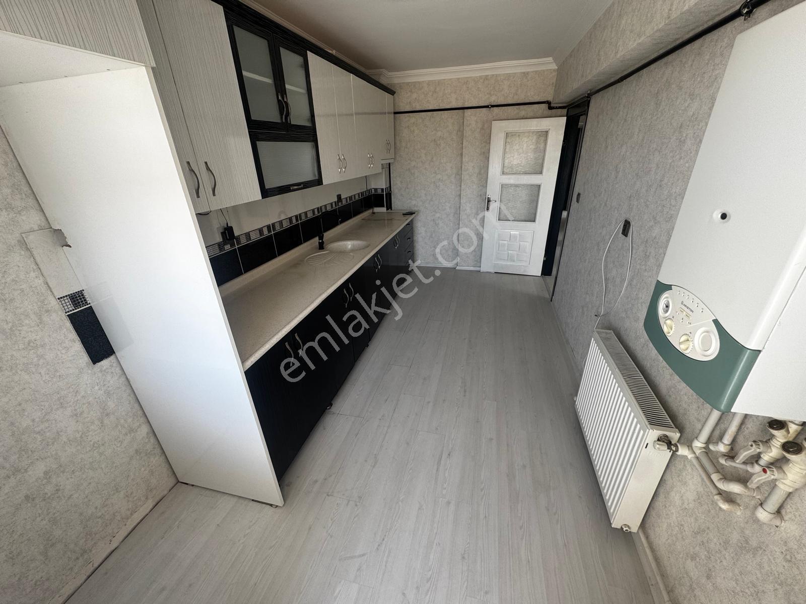 Malazgirt Mah. 3+1 Salon Bağımsız Ara Katta Ön Cephe Daire — fotoğraf 24
