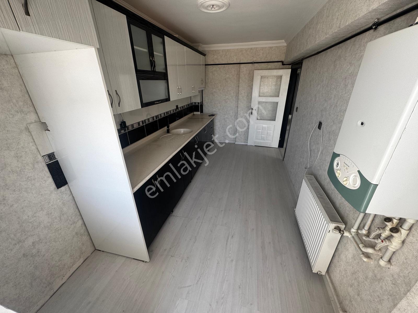 Malazgirt Mah. 3+1 Salon Bağımsız Ara Katta Ön Cephe Daire — fotoğraf 25