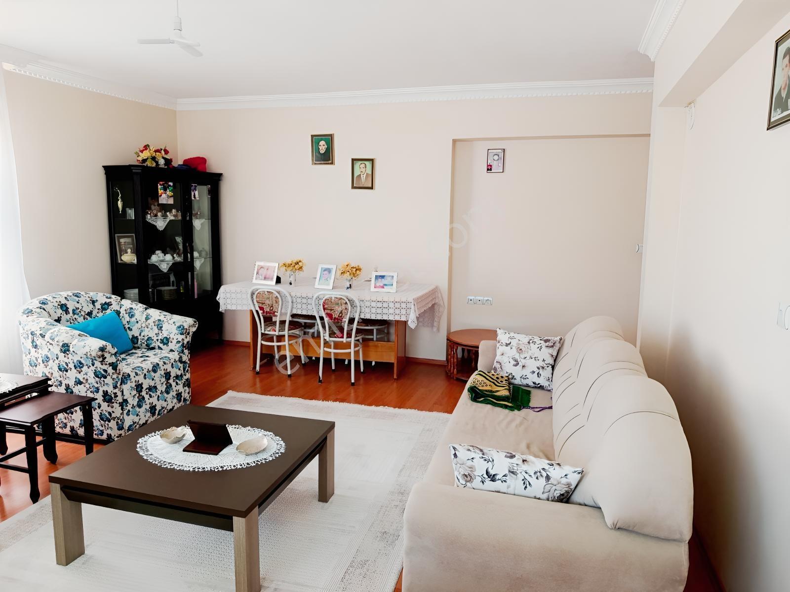 Yenicede Güney Cepheli Giriş Üstü 3+1 Satılık Daire — fotoğraf 9