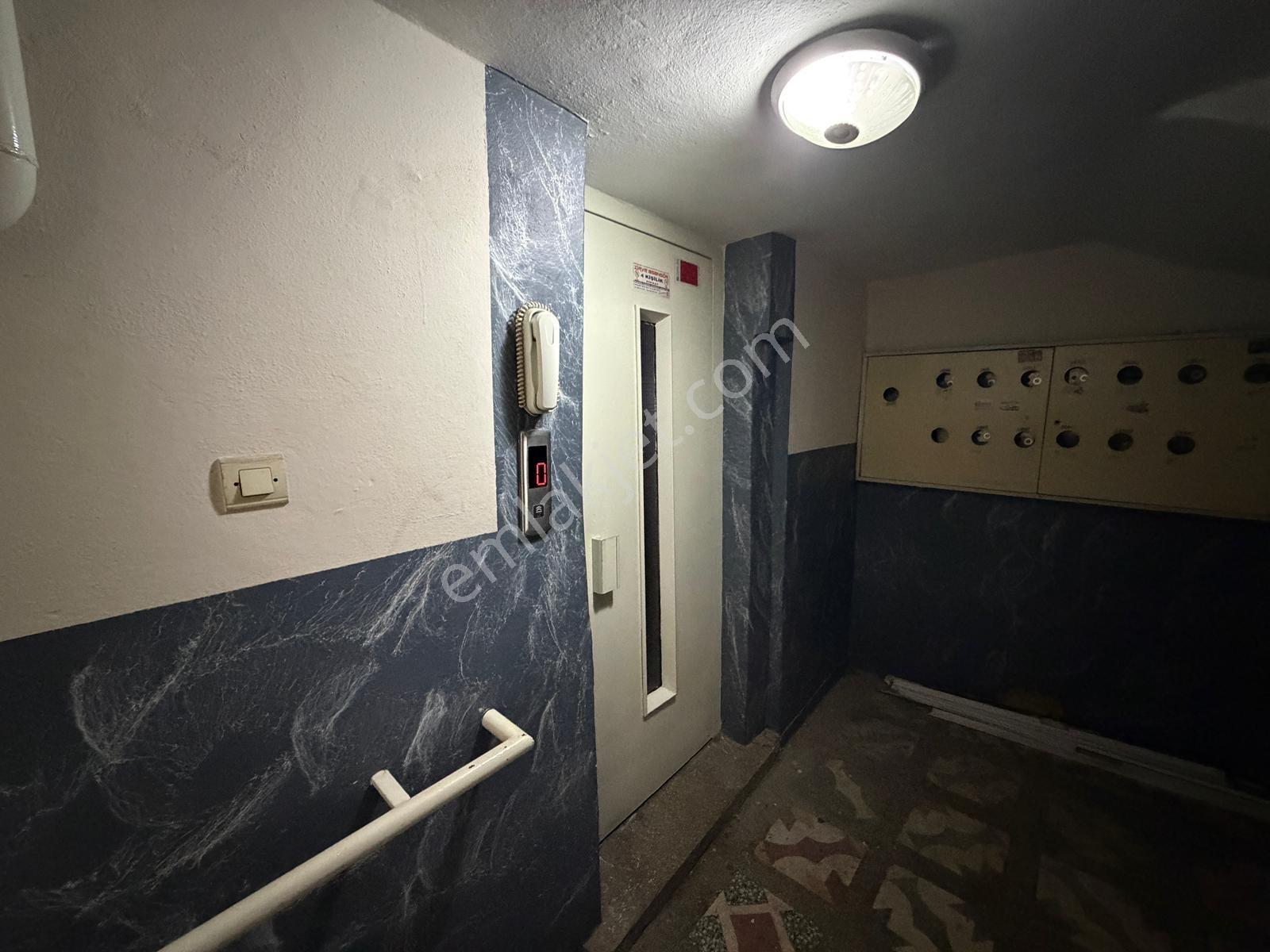 Konut Emlaktan Aydın Nazilli Şehir Merkezinde Satılık 3+1 Dair — fotoğraf 17