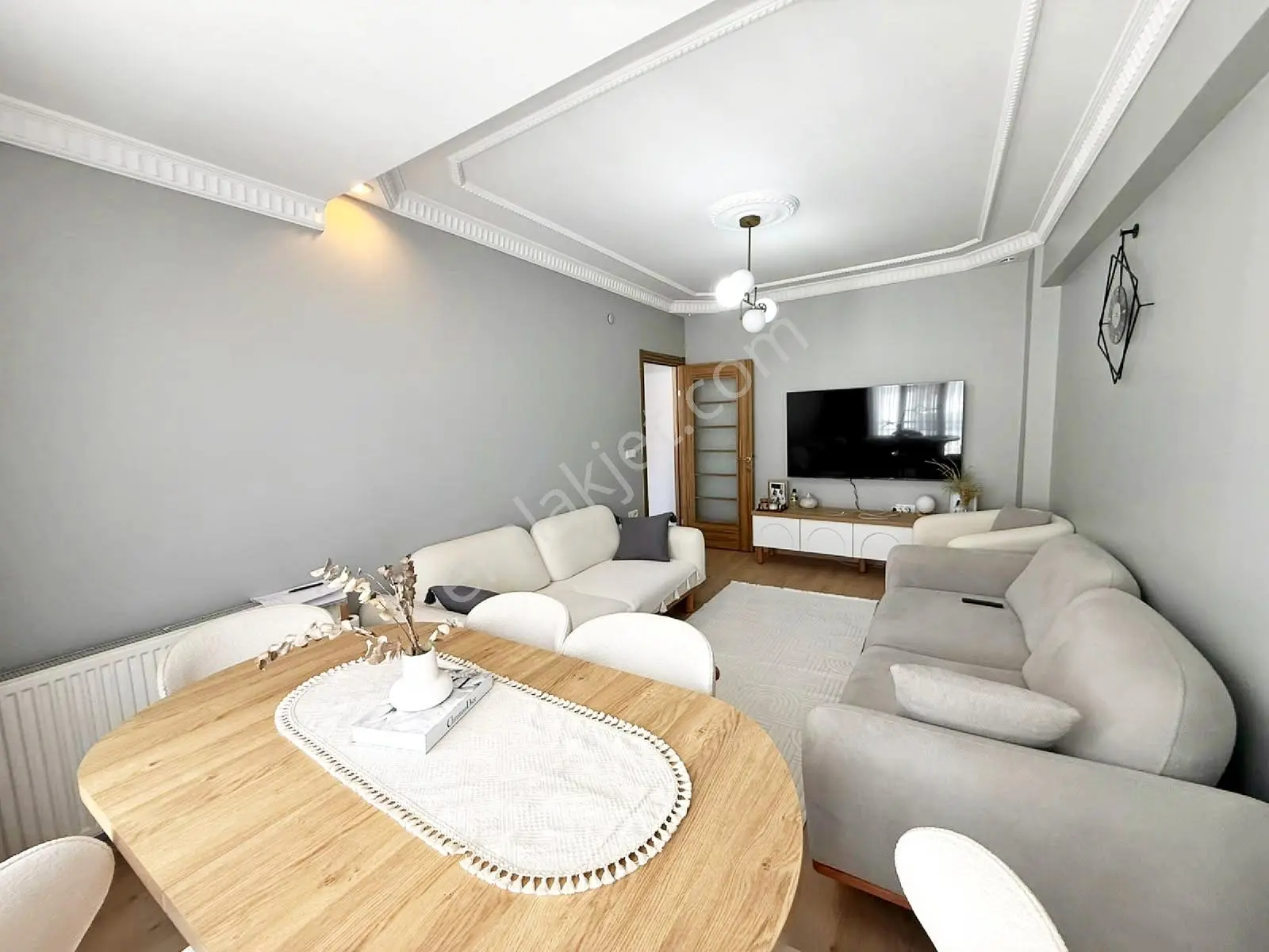 Metrobüse Yürüme Mesafesinde | 100 M² Ferah 2+1 Satılık Daire — fotoğraf 3