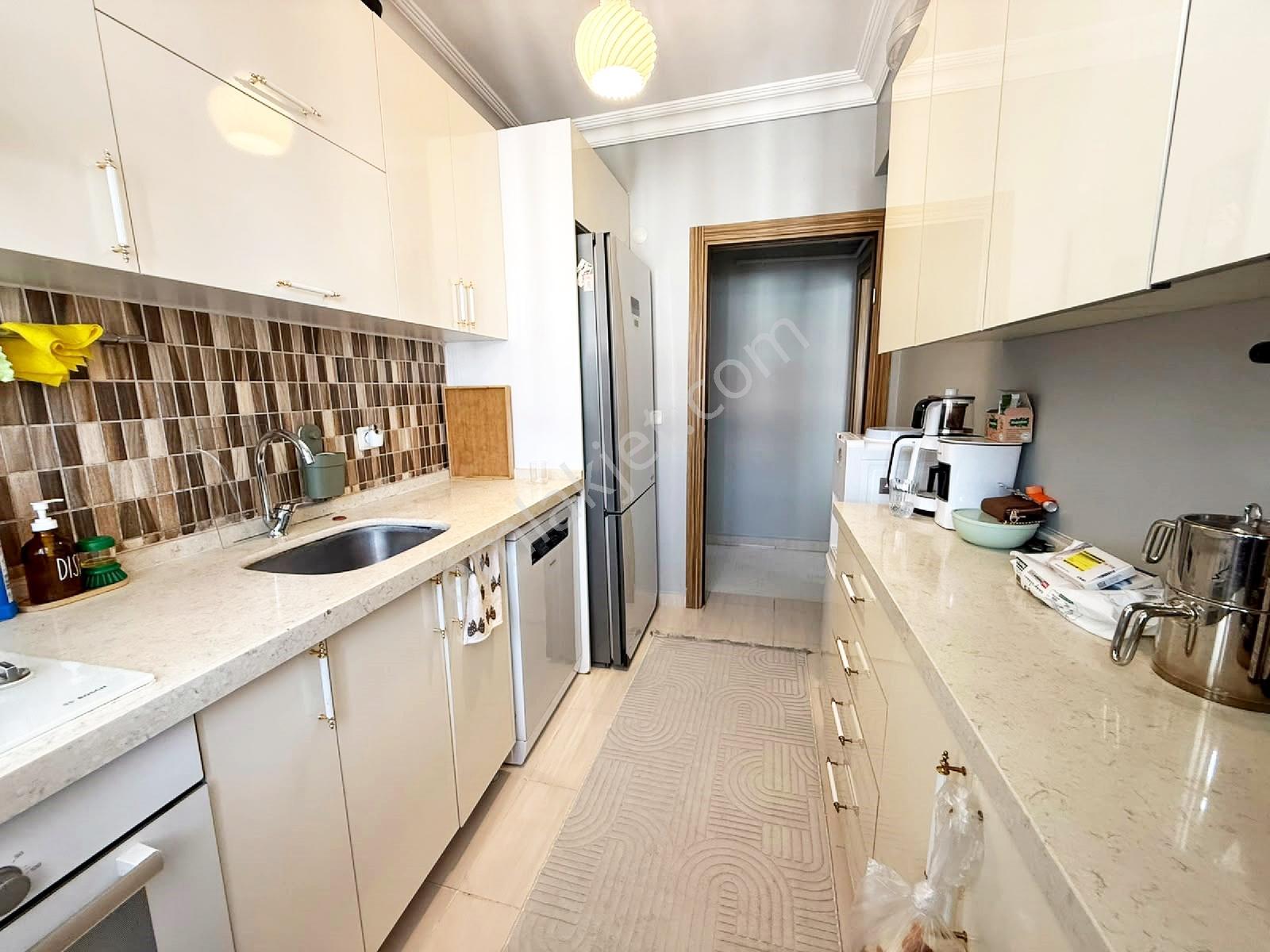 Metrobüse Yürüme Mesafesinde | 100 M² Ferah 2+1 Satılık Daire — fotoğraf 6
