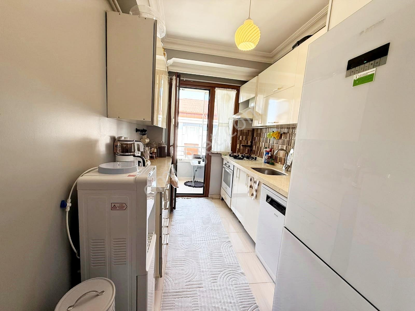Metrobüse Yürüme Mesafesinde | 100 M² Ferah 2+1 Satılık Daire — fotoğraf 7
