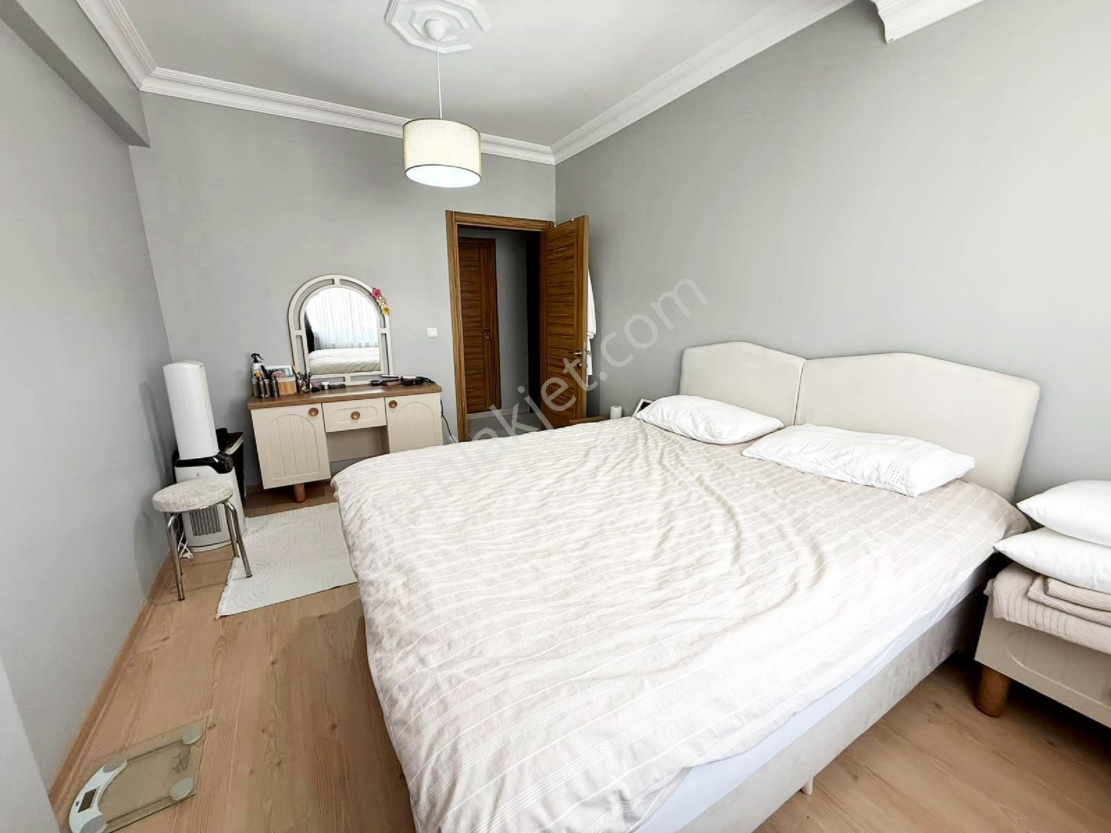 Metrobüse Yürüme Mesafesinde | 100 M² Ferah 2+1 Satılık Daire — fotoğraf 9