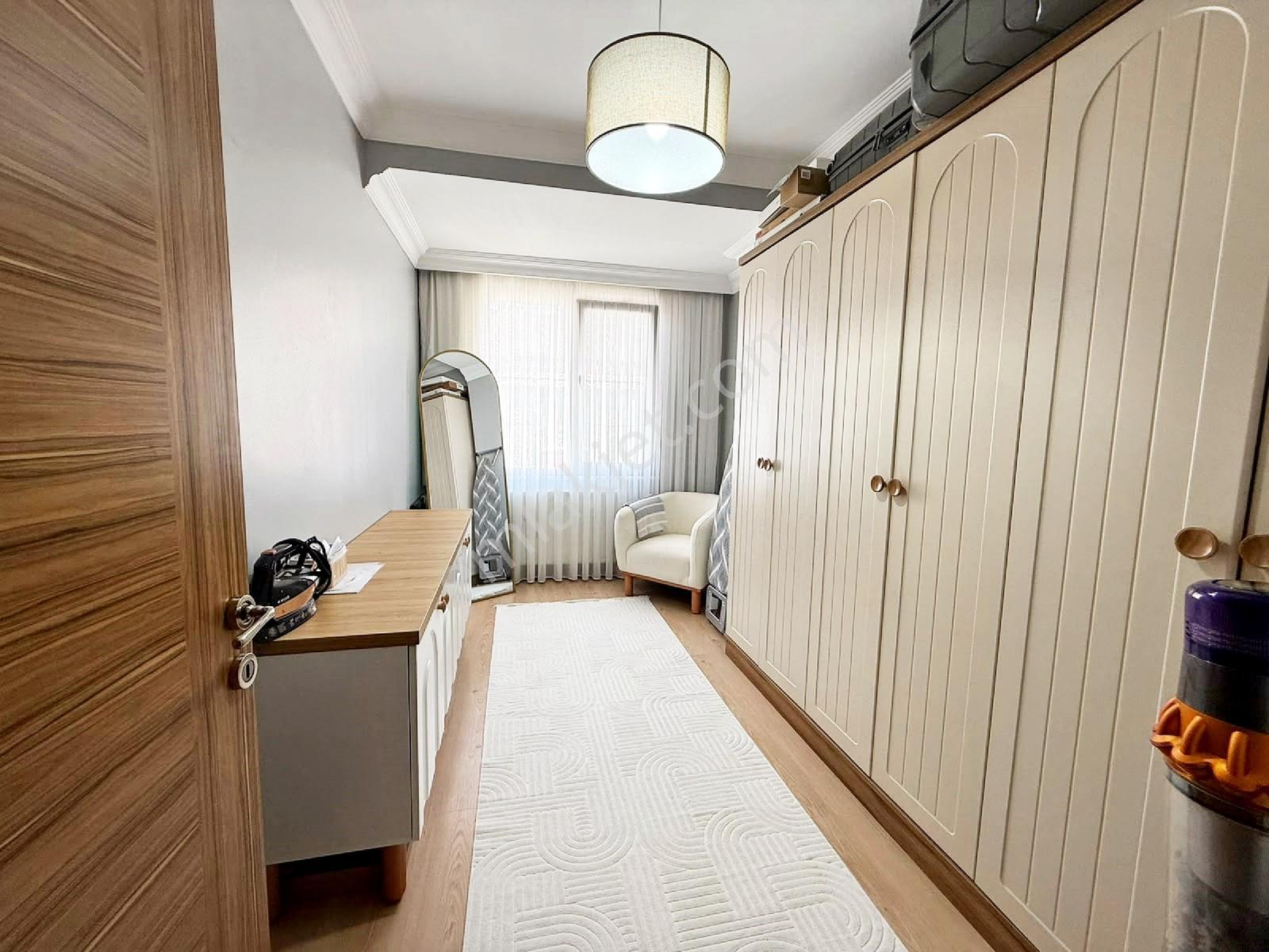 Metrobüse Yürüme Mesafesinde | 100 M² Ferah 2+1 Satılık Daire — fotoğraf 13