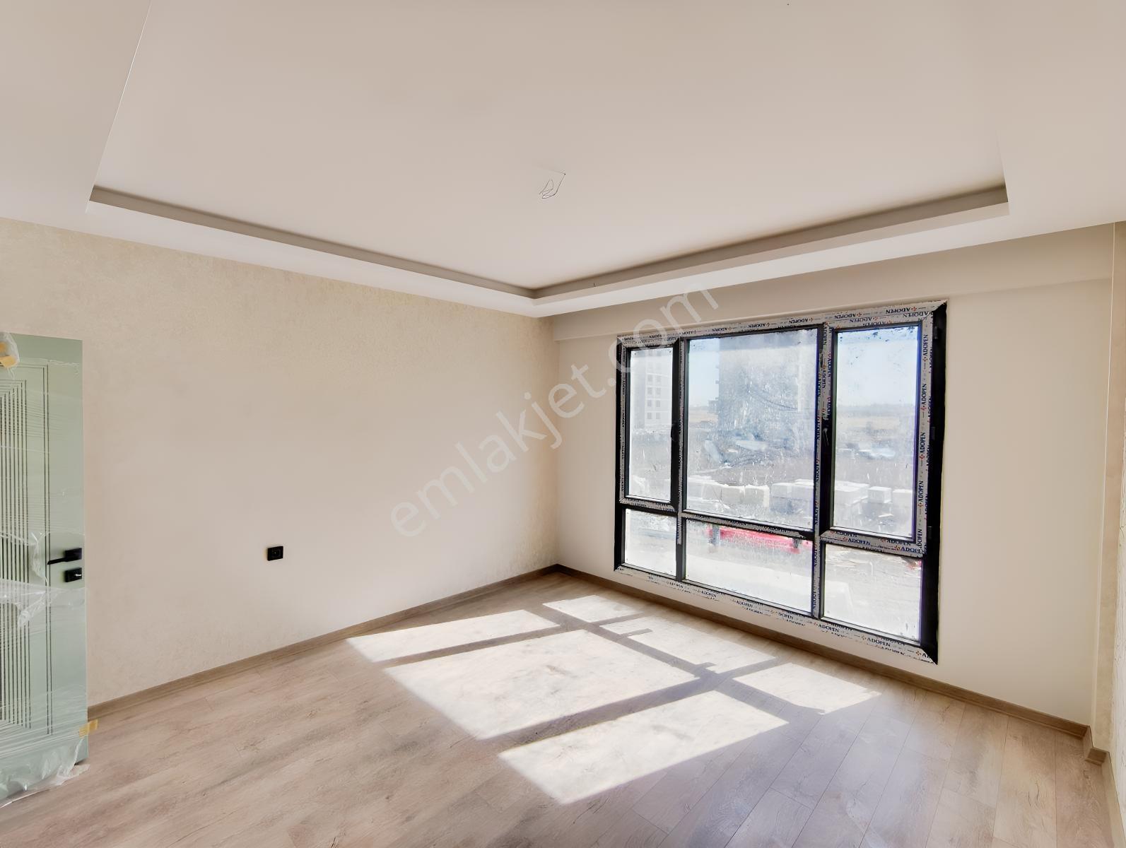 Satılık 2.5+1 Lüks Geniş Ferah Ve Havuzlu Daire Dökmetaşta — fotoğraf 2