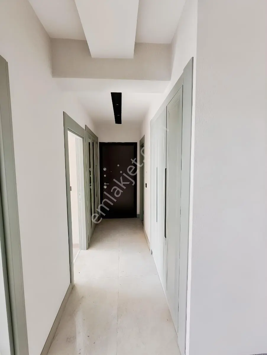 Satılık 2.5+1 Lüks Geniş Ferah Ve Havuzlu Daire Dökmetaşta — fotoğraf 9