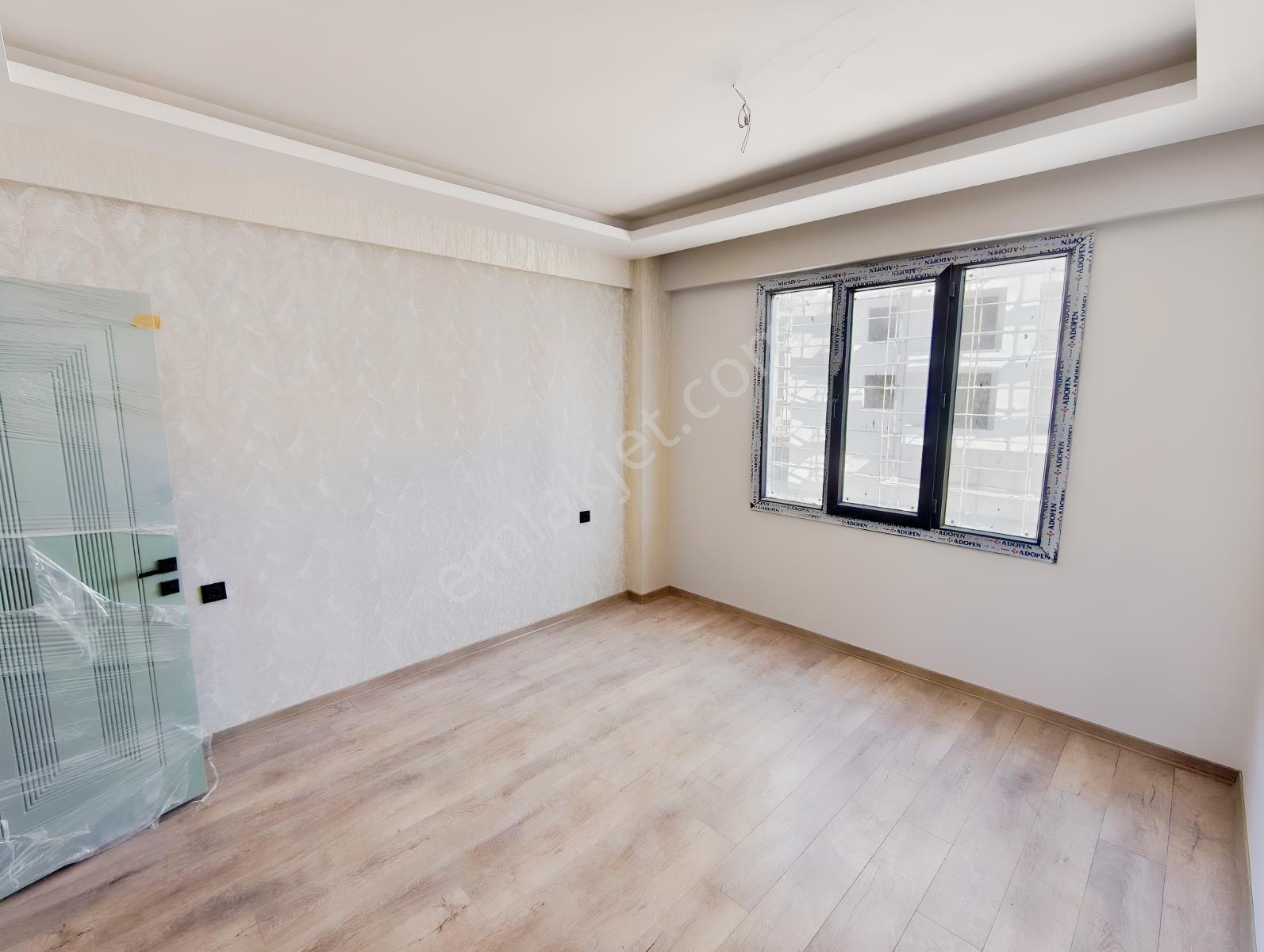 Satılık 2.5+1 Lüks Geniş Ferah Ve Havuzlu Daire Dökmetaşta — fotoğraf 11