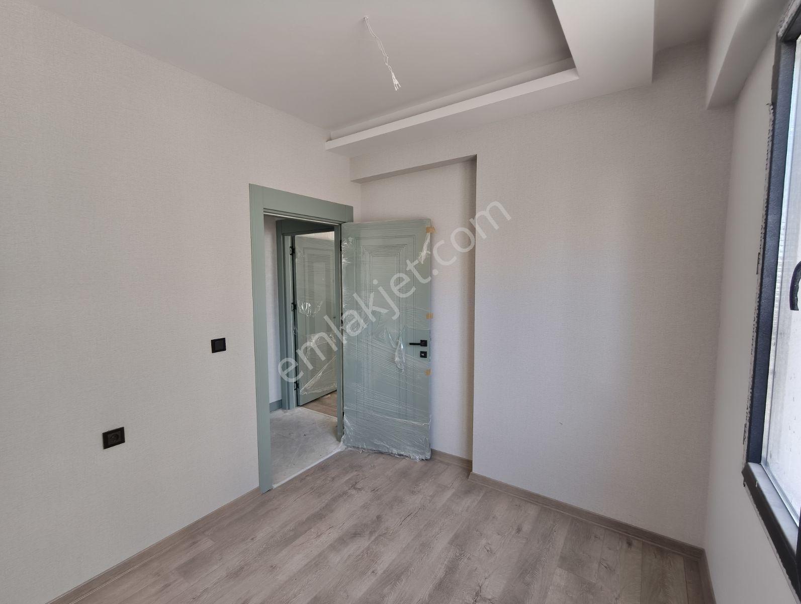 Satılık 2.5+1 Lüks Geniş Ferah Ve Havuzlu Daire Dökmetaşta — fotoğraf 15