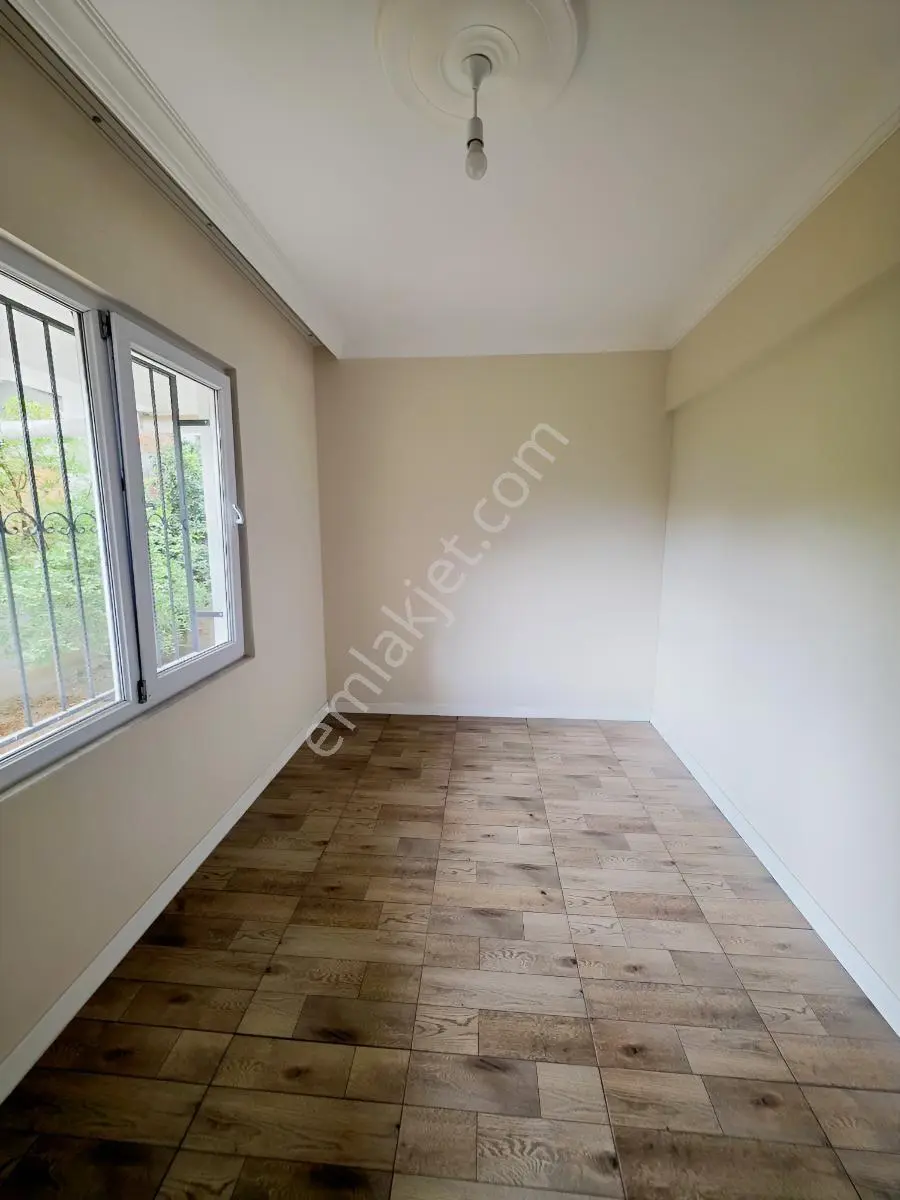Konut Emlaktan Cadde Üzerinde Ayrı Mutfak 2+1 — fotoğraf 5