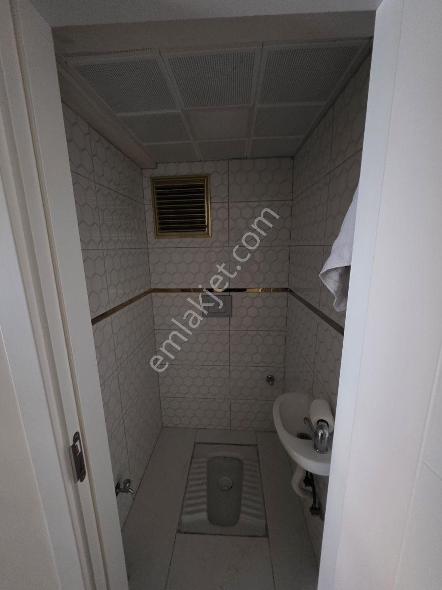 Konut Emlaktan Cadde Üzerinde Ayrı Mutfak 2+1 — fotoğraf 9