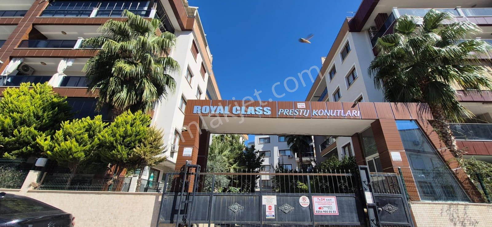 Kuşadası Değırmendere Mh. Royal Class Sitesinde Ebeveyn Banyolu — fotoğraf 4