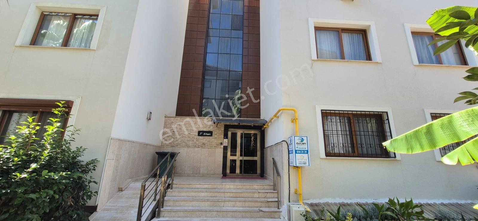 Kuşadası Değırmendere Mh. Royal Class Sitesinde Ebeveyn Banyolu — fotoğraf 6