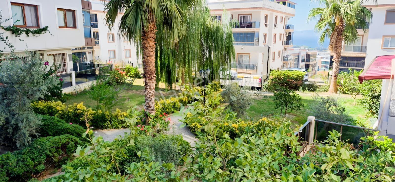 Kuşadası Değırmendere Mh. Royal Class Sitesinde Ebeveyn Banyolu — fotoğraf 9