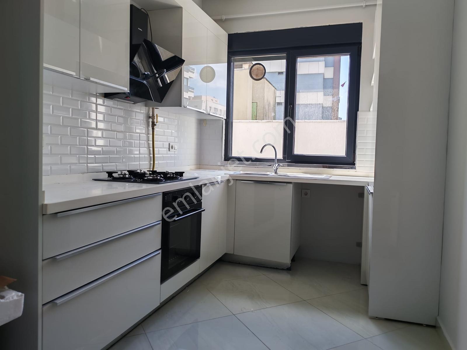 Suadiye'de Yeşillikler İçerisinde Tertemiz 3+1 — fotoğraf 2