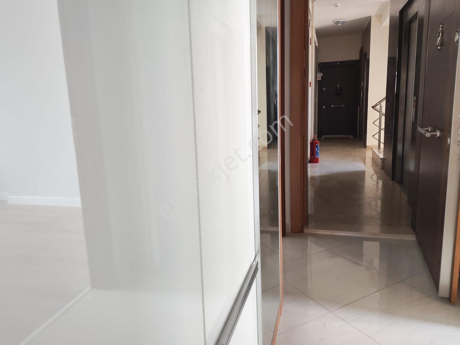 Suadiye'de Yeşillikler İçerisinde Tertemiz 3+1 — fotoğraf 8