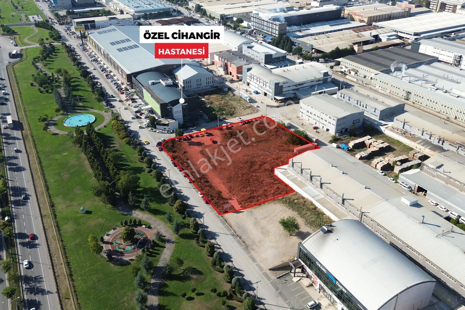 Remax Area'Dan Ana Yola Cepheli Satılık Ticari-Sanayi Arsa