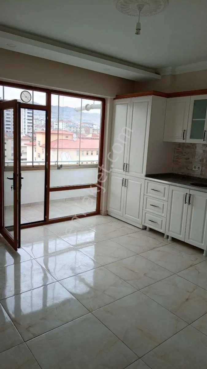 Sanayi Mahallesi Satılık 3+1 Cam Balkonlu Daire — fotoğraf 3