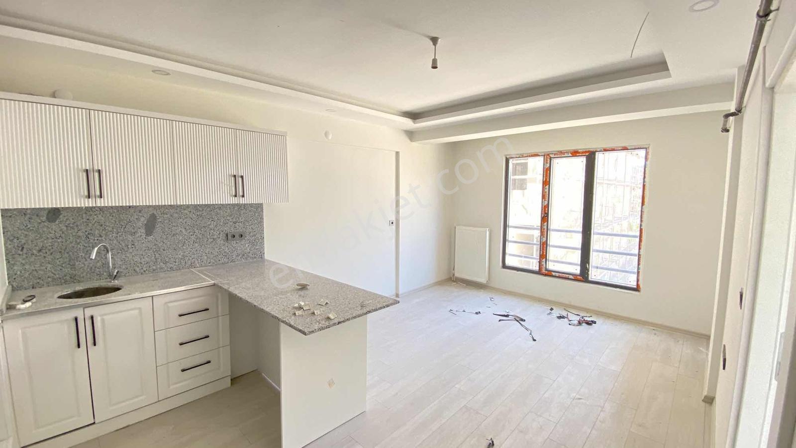 Ümit Emlak|sürsürü Merkezi Konumlu 2+0 Daire|kalan Son Daire — fotoğraf 17