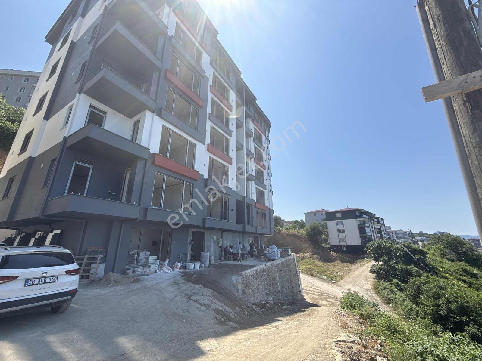 Remax'ten Nadirden Kavaklarda Zemin Kat Modern Satılık 2+1 — fotoğraf 2