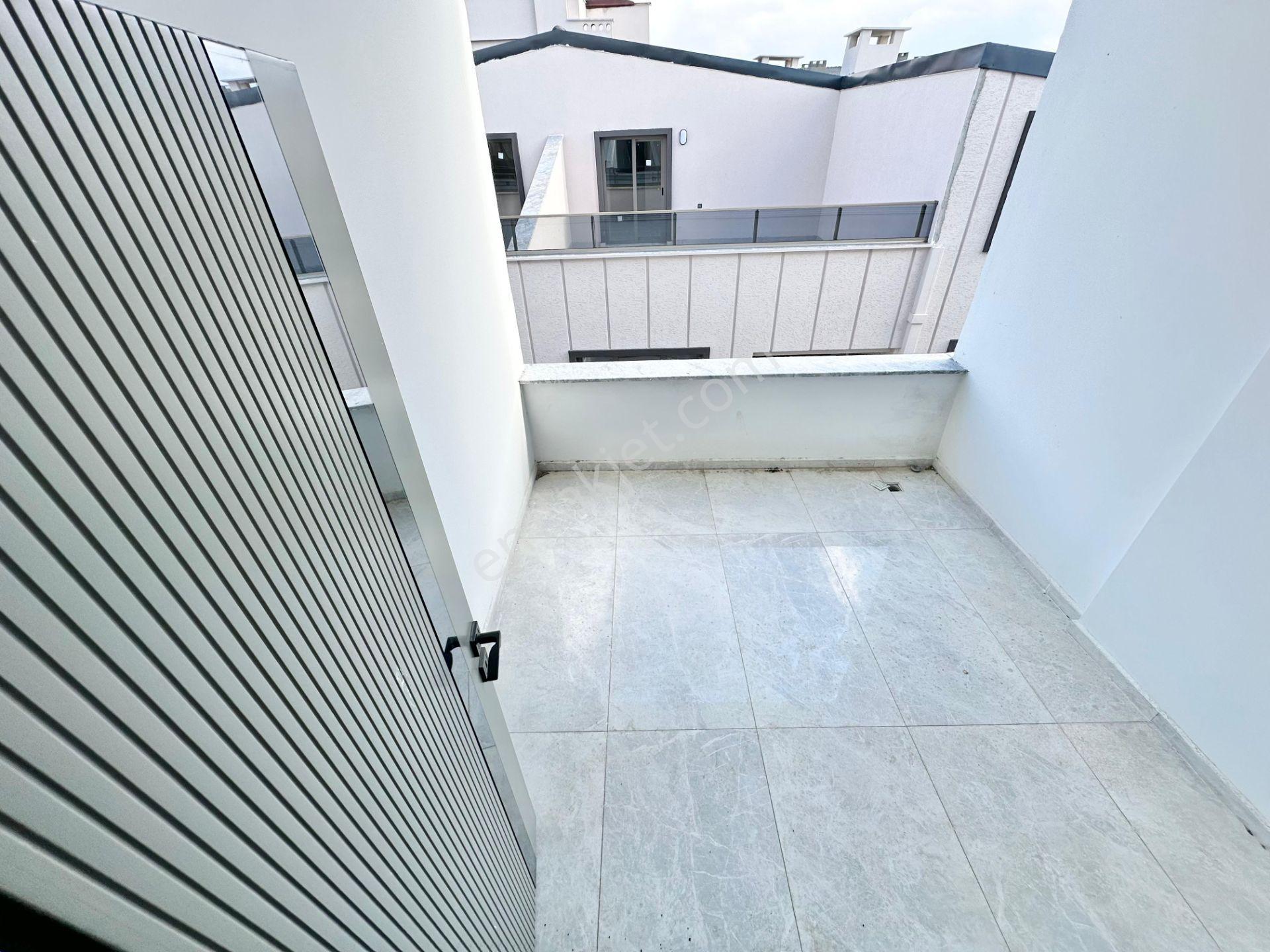 ꧁ay Emlaktan꧂akçay'da Muhteşem Konumlu Asansörlü Çift Banyolu Satılık 2+1 Şık Tasarım Dubleks Daire — fotoğraf 16