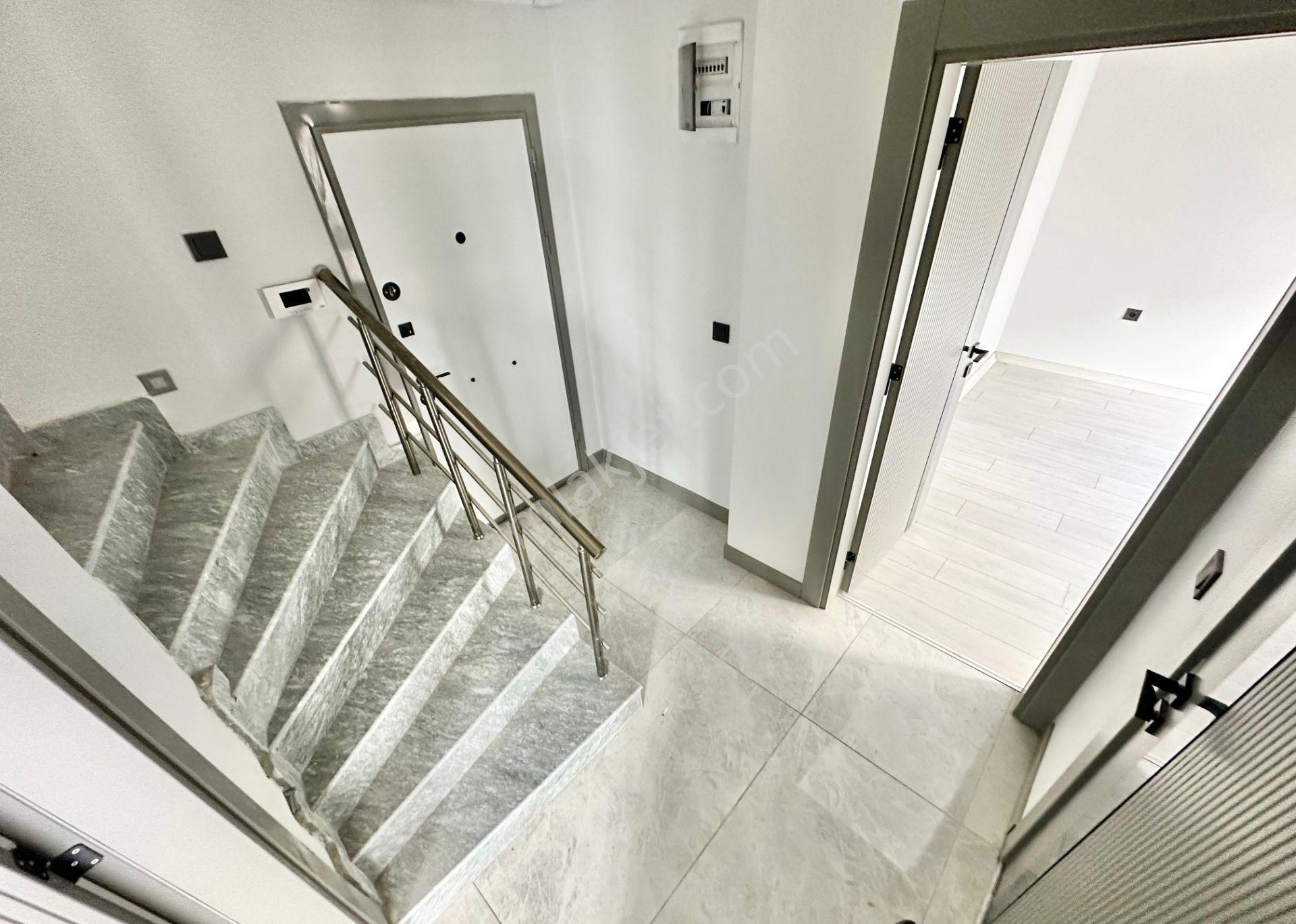 ꧁ay Emlaktan꧂akçay'da Muhteşem Konumlu Asansörlü Çift Banyolu Satılık 2+1 Şık Tasarım Dubleks Daire — fotoğraf 25