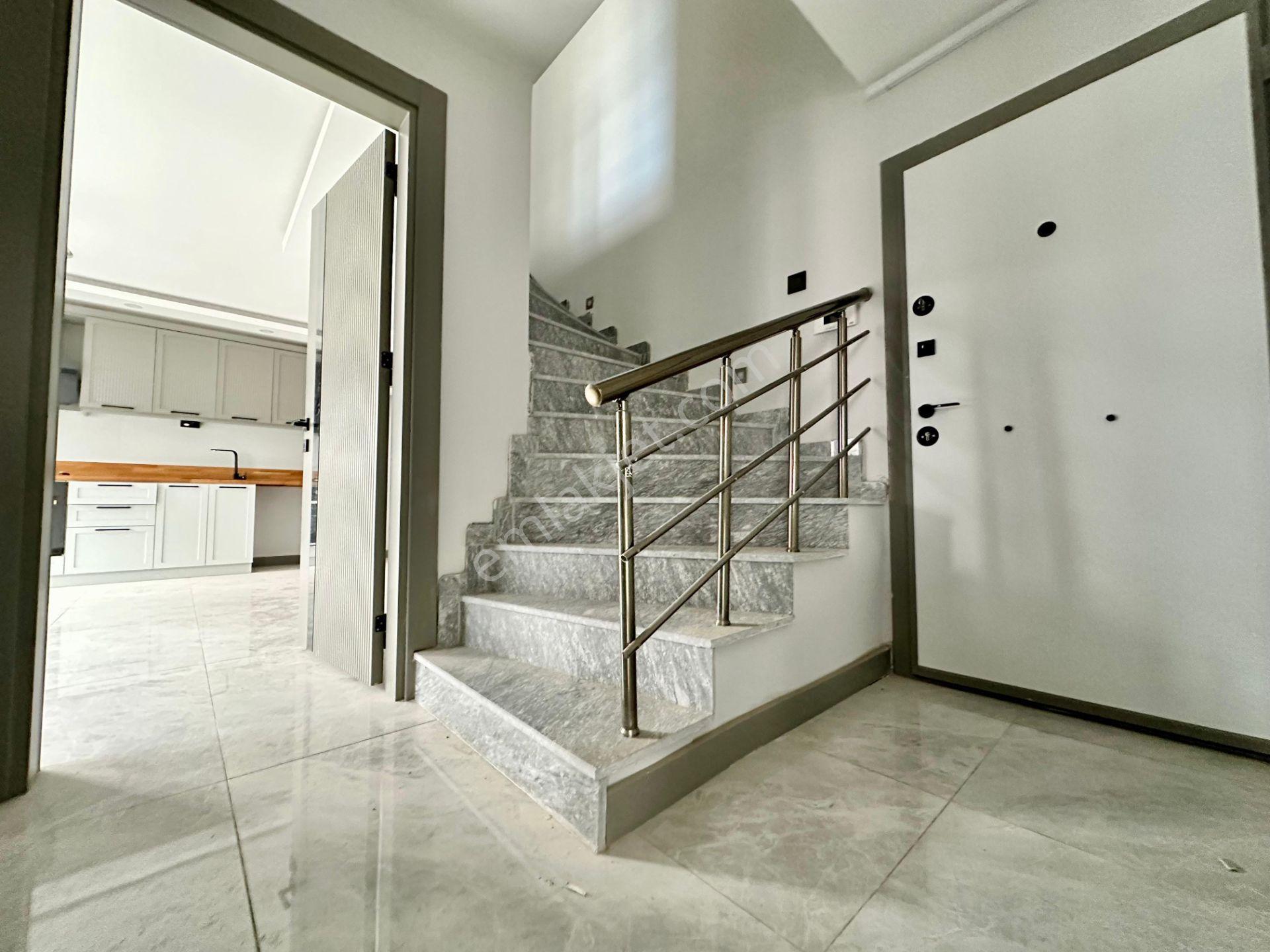 ꧁ay Emlaktan꧂akçay'da Muhteşem Konumlu Asansörlü Çift Banyolu Satılık 2+1 Şık Tasarım Dubleks Daire — fotoğraf 31