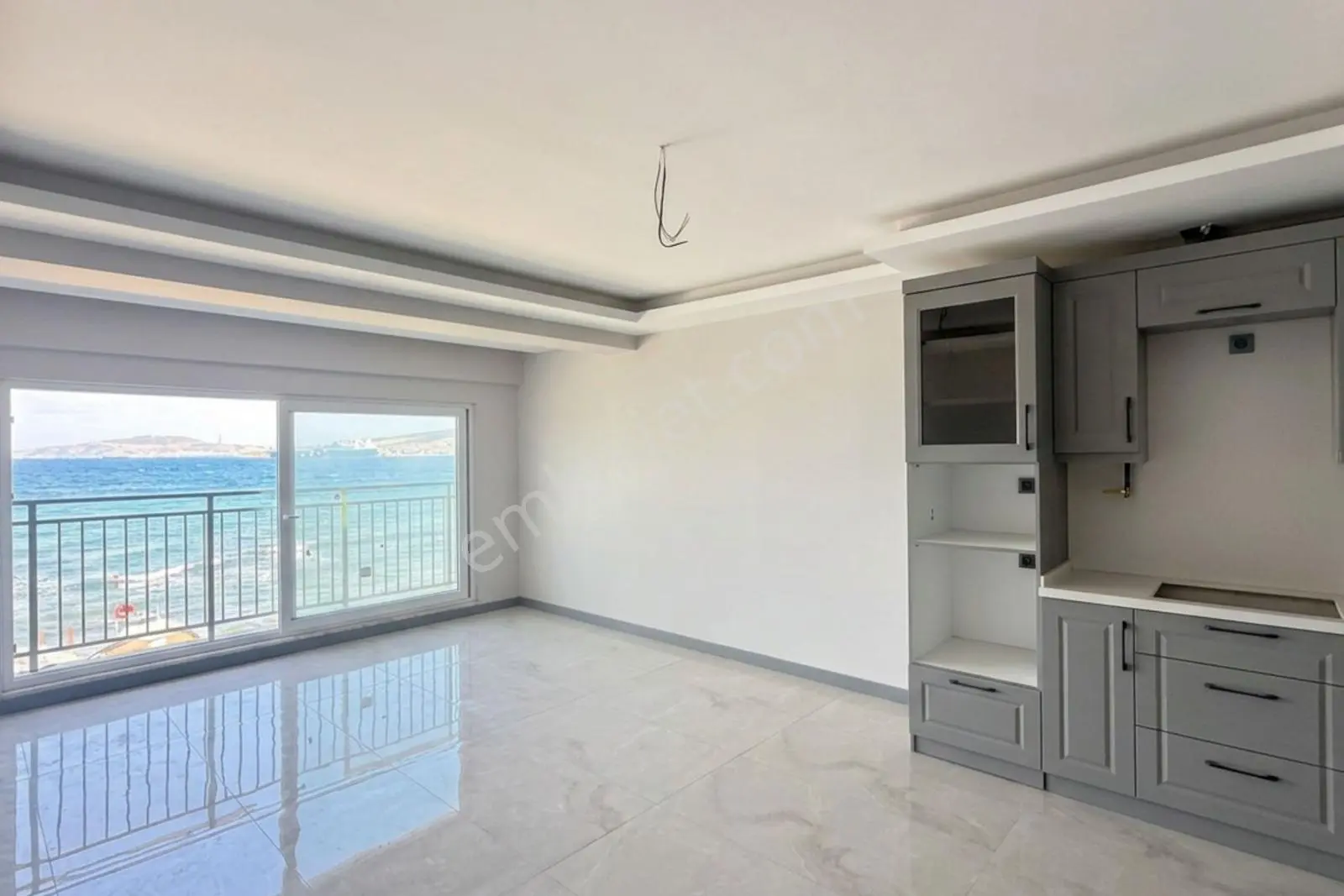 Yenifoça Cumhuriyet Mahallesinde Denize Sıfır 2+1 Dubleks Daire — fotoğraf 2