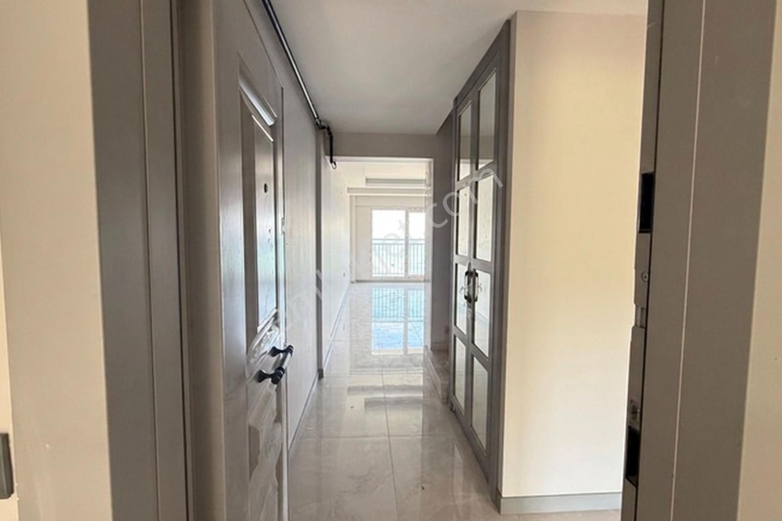 Yenifoça Cumhuriyet Mahallesinde Denize Sıfır 2+1 Dubleks Daire — fotoğraf 7