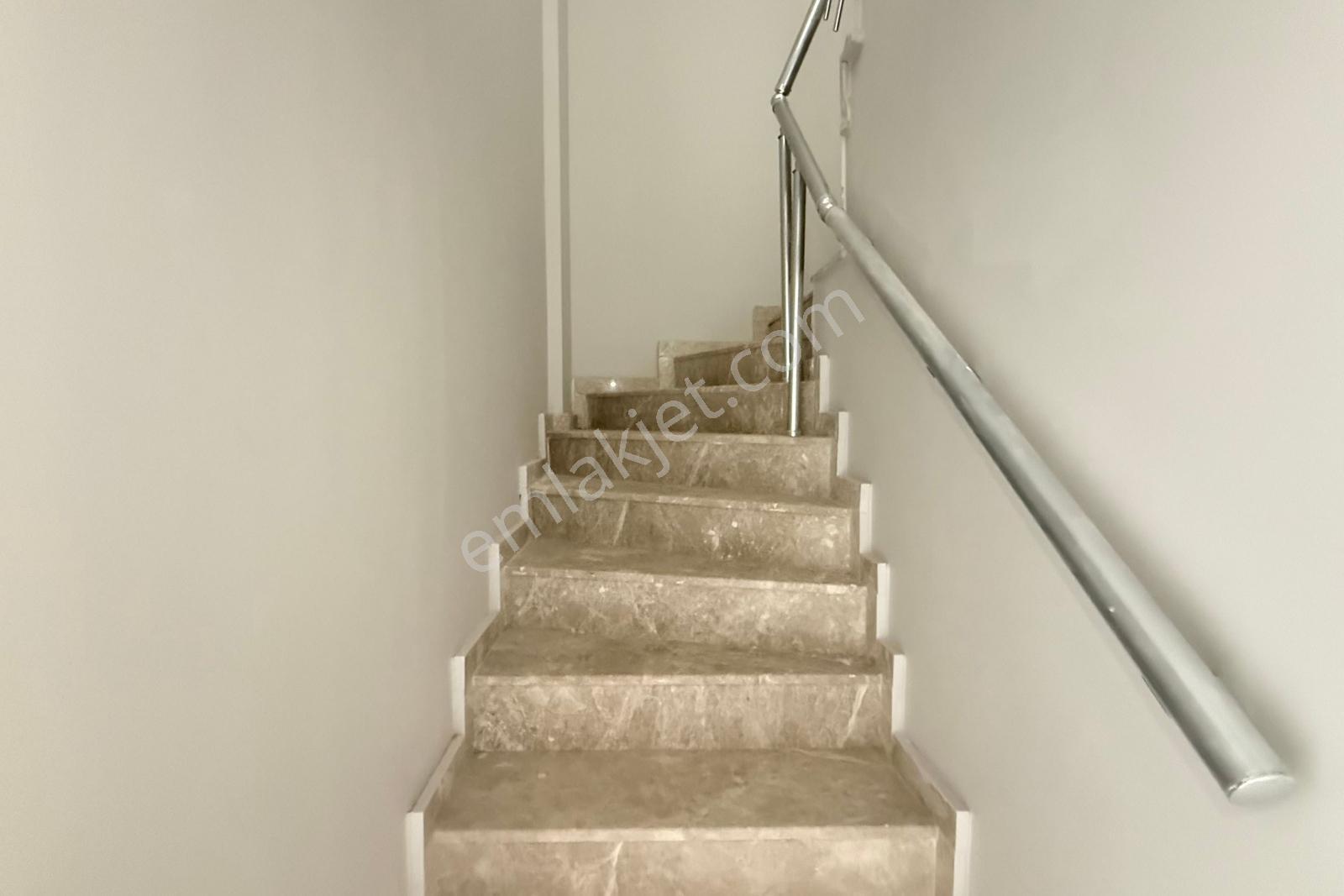 Yenifoça Cumhuriyet Mahallesinde Denize Sıfır 2+1 Dubleks Daire — fotoğraf 11