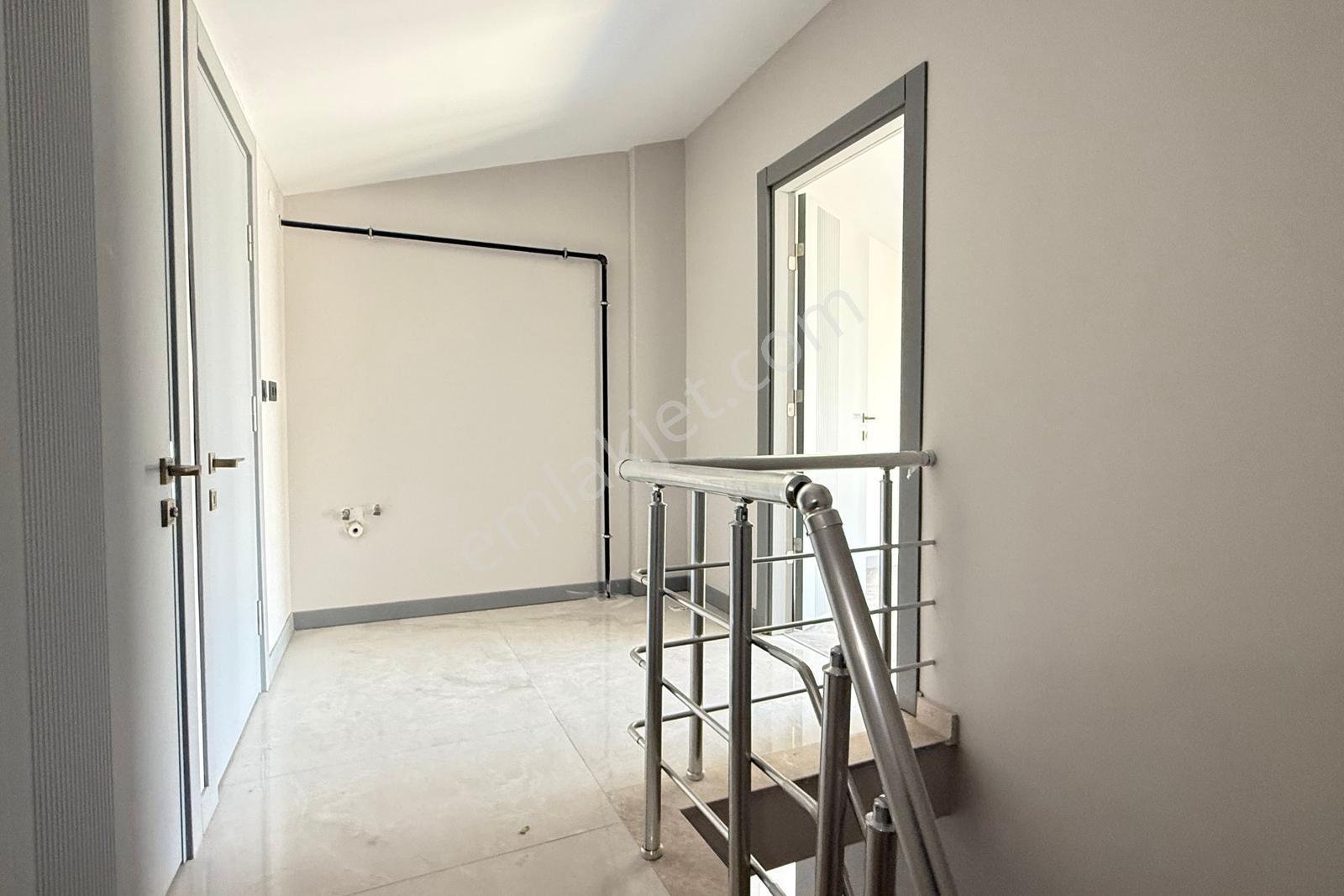 Yenifoça Cumhuriyet Mahallesinde Denize Sıfır 2+1 Dubleks Daire — fotoğraf 20